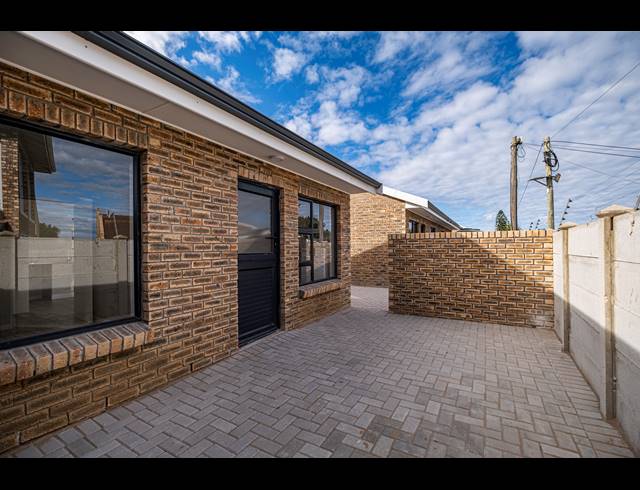 2 BEDROOM TOWNHOUSE FOR SALE IN C PLACE